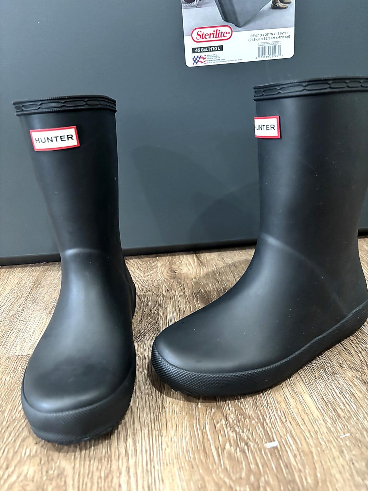 Kids size 12US (11UK) Hunter Rain Boots – Black Matte Short Wellington Boot