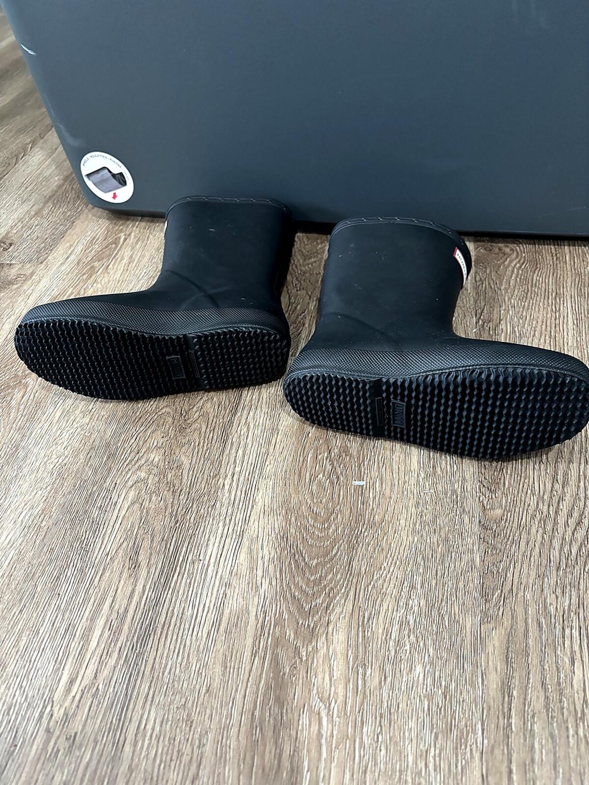 Kids size 12US (11UK) Hunter Rain Boots – Black Matte Short Wellington Boot