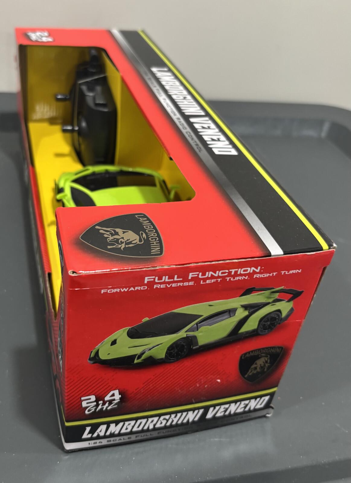 Lamborghini Veneno 1:24 Scale Remote Control Car - New