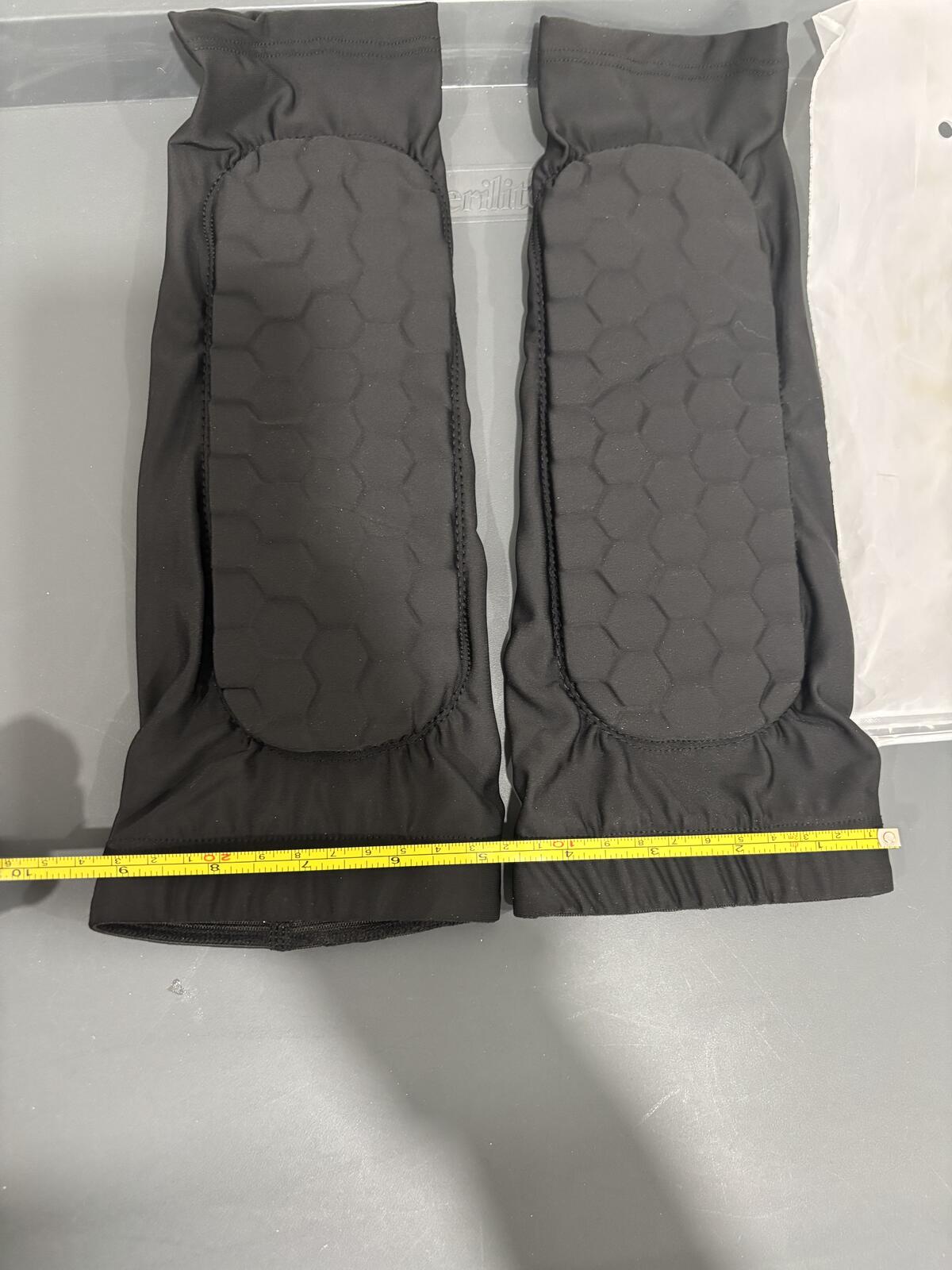 Black Honeycomb Shin Guards, Medium