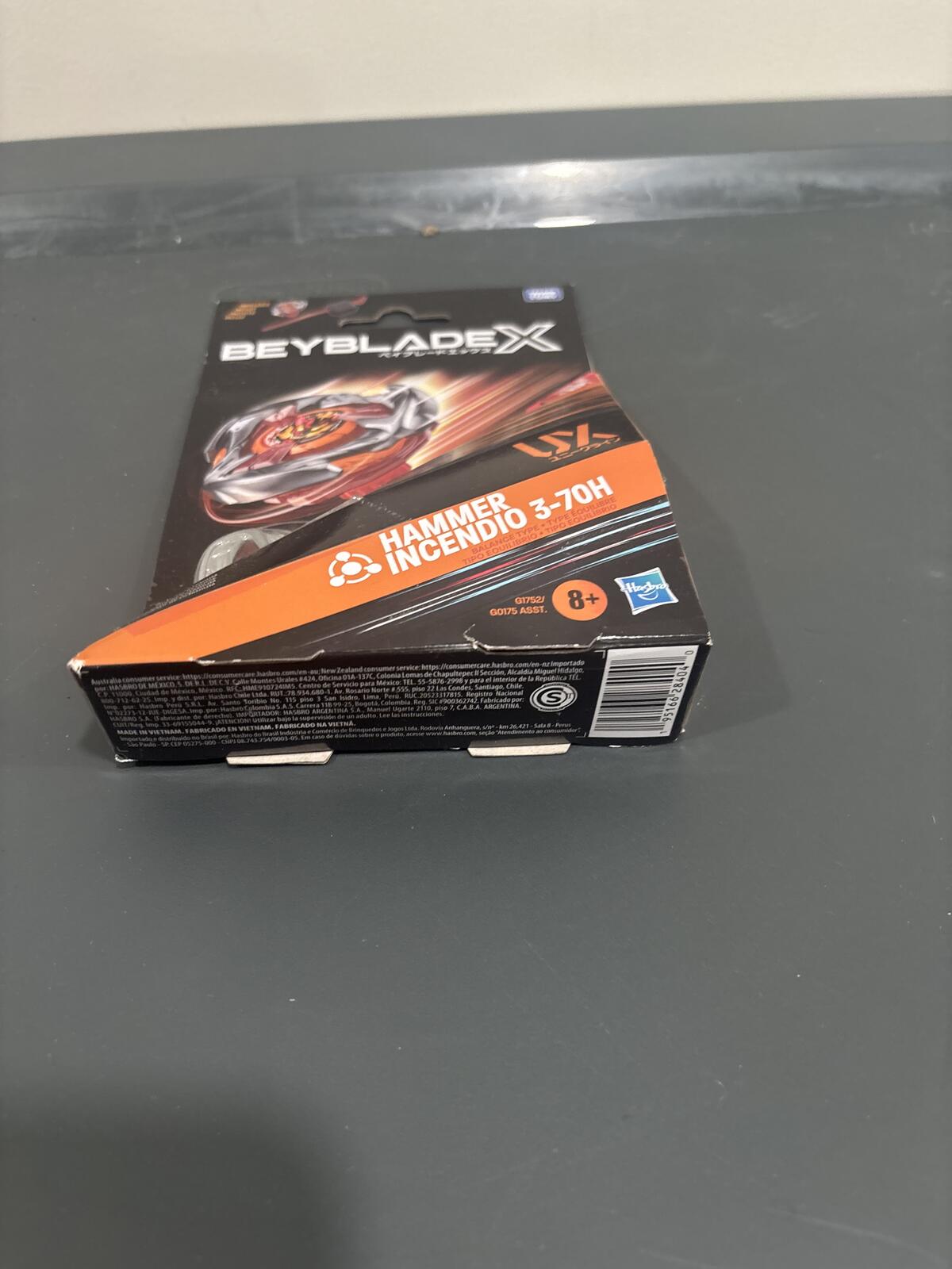 Beyblade X Hammer Incendio 3-70H Starter Pack
