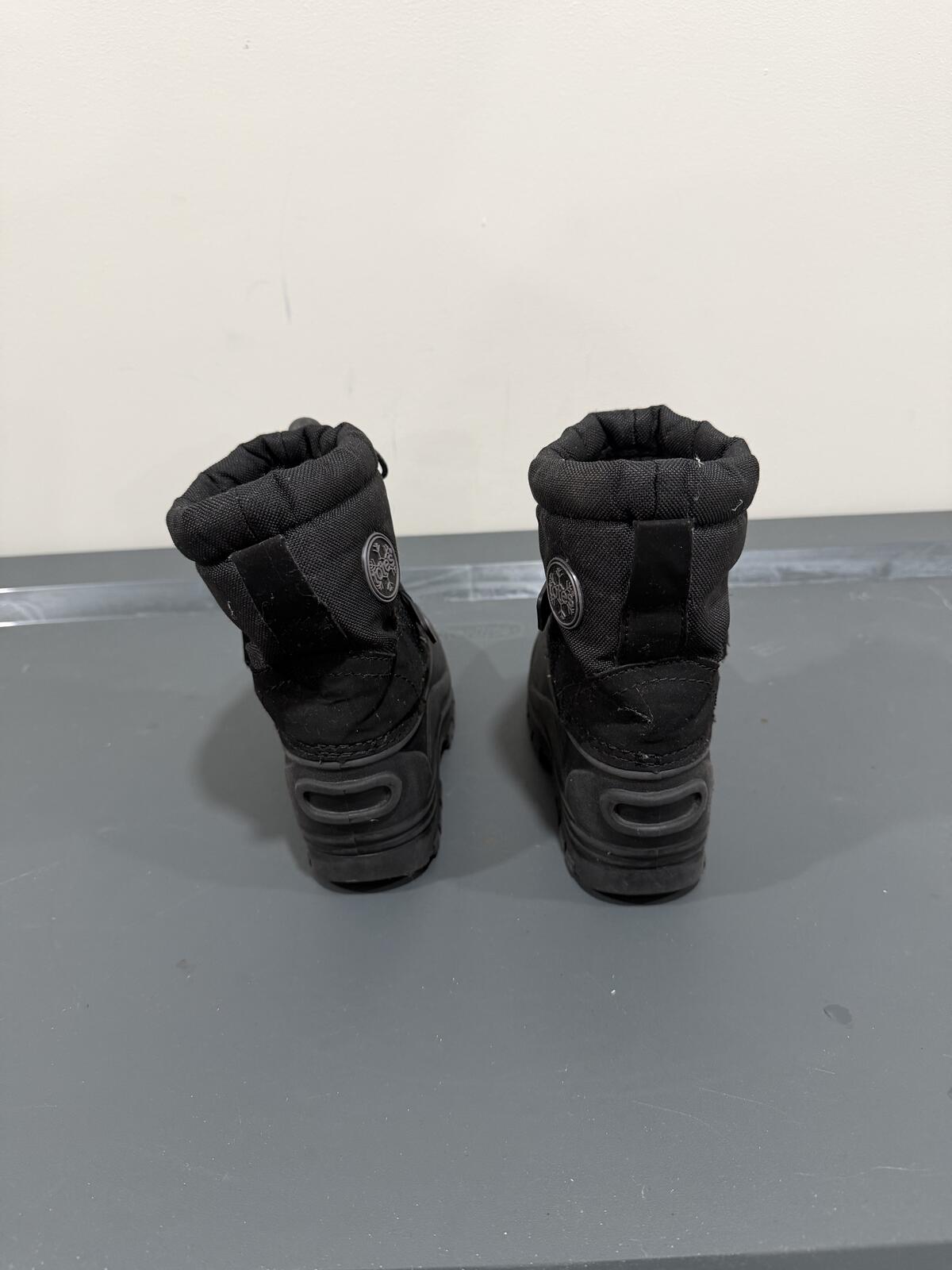 Totes kids snow boots black size 10T