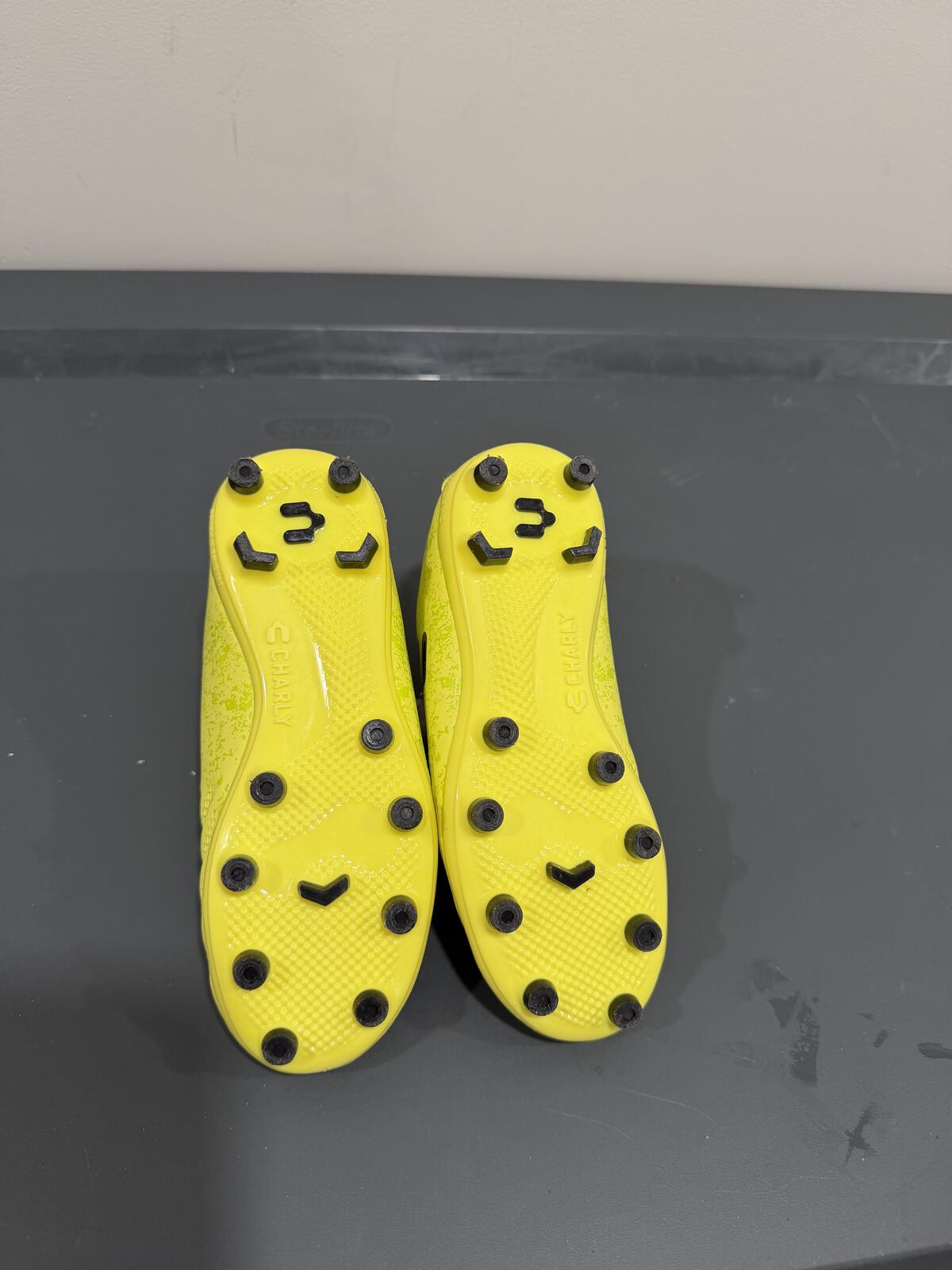 Charly Yellow/Black Soccer Cleats Size MX 18 / USA 12