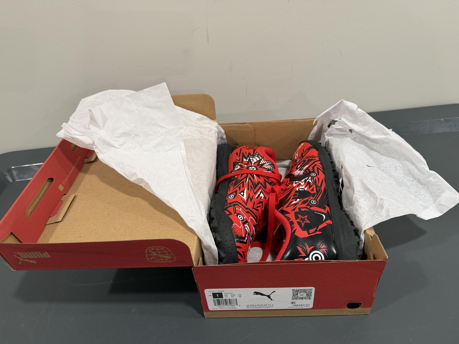 New in box PUMA Ultra Play CP TT Jr soccer shoes in red, black US 1 / UK 13 / EU
