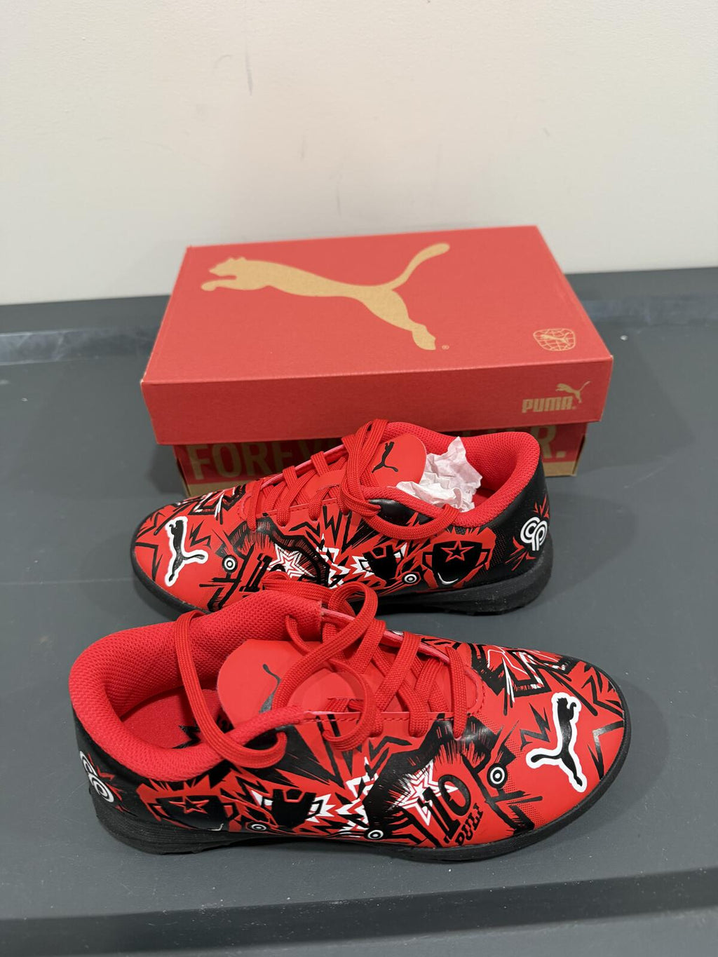 New in box PUMA Ultra Play CP TT Jr soccer shoes in red, black US 1 / UK 13 / EU