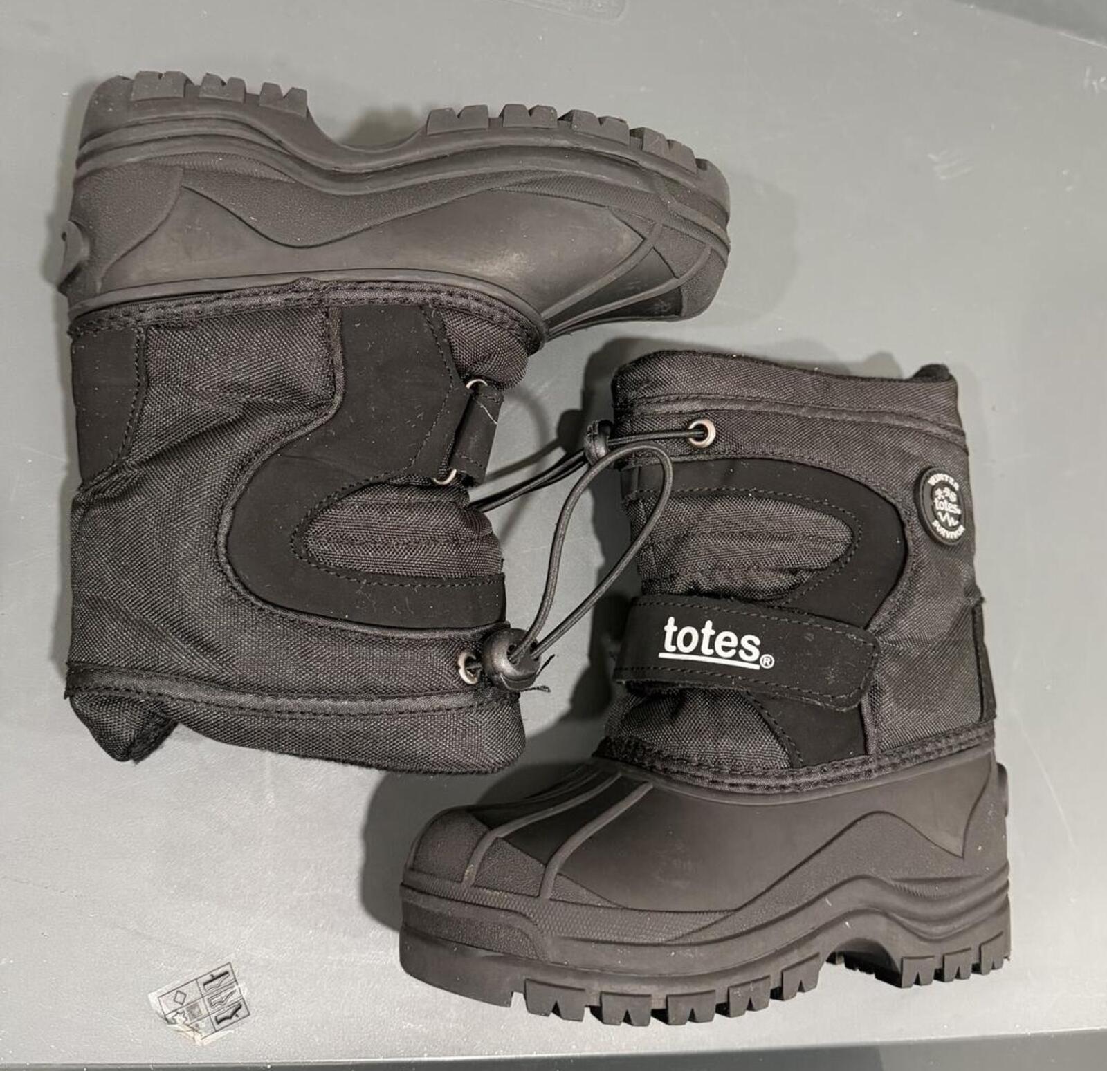 Totes kids snow boots black size toddler 10M US